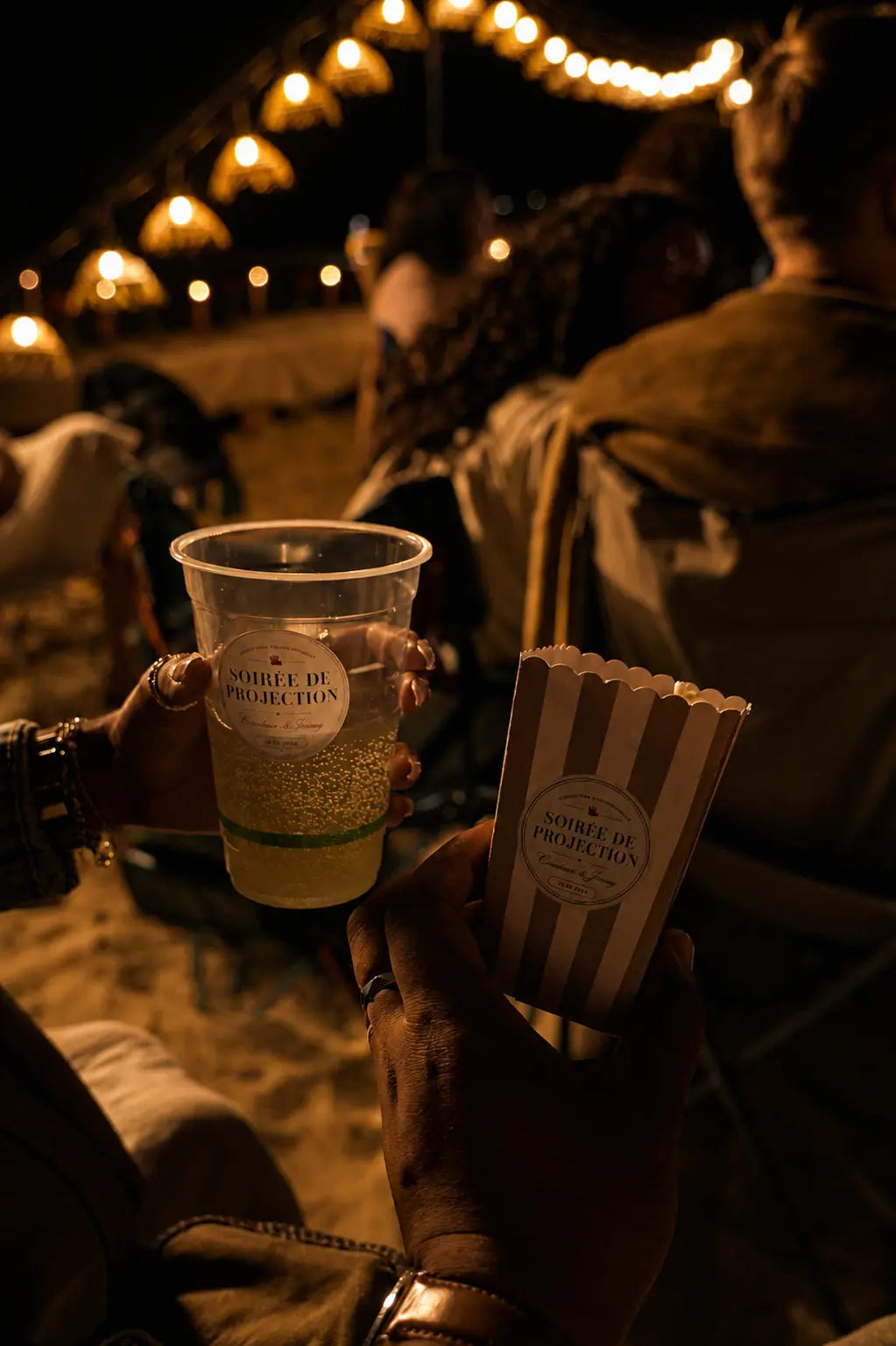 Soirée cinéma sur la plage pour la projection d’un film de mariage à La Réunion
